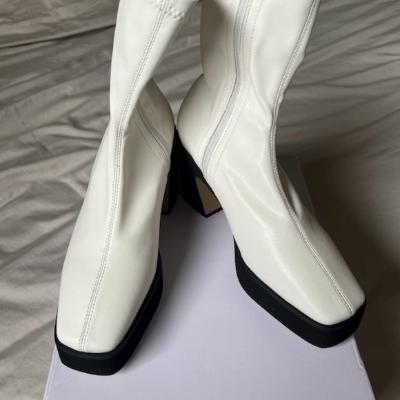 Retro 70s Disco Dream Platform Glove Boots Warm White Size 6 NWT - Picture 2 of 5